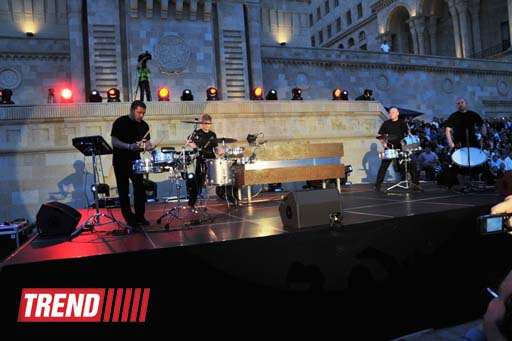 Умопомрачительные трюки мотоциклистов в вечернем Баку - Red Bull X Fighters Jams (фото)