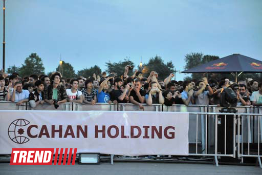 Умопомрачительные трюки мотоциклистов в вечернем Баку - Red Bull X Fighters Jams (фото)