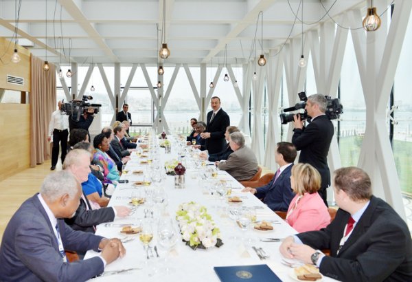 От имени Президента Азербайджана дан рабочий ланч в честь группы конгрессменов США