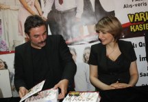 Известные турецкие актеры провели в Баку автограф-сессию (фото)