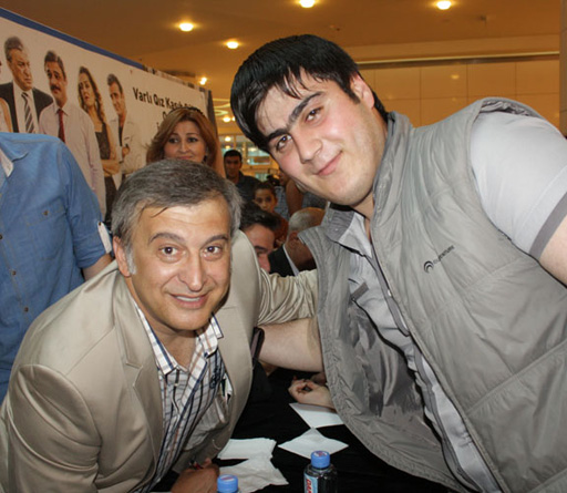 Известные турецкие актеры провели в Баку автограф-сессию (фото)