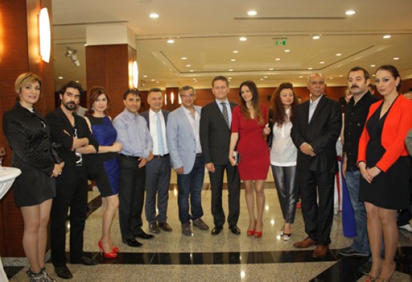 В Баку состоялся праздничный вечер с участием деятелей культуры Азербайджана и Турции (фото)