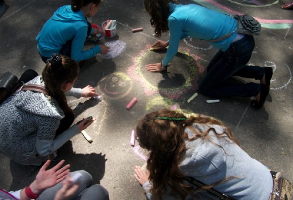 Союз азербайджанской молодежи Украины выступил партнером  акции "Мир детей - мир детства" (фото)