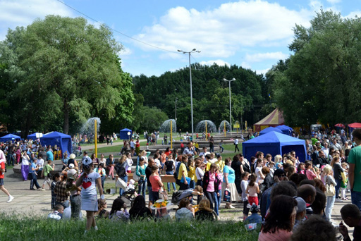 Союз азербайджанской молодежи Украины выступил партнером  акции "Мир детей - мир детства" (фото)