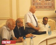 В Баку презентована книга "Большой грех" писателя-публициста Огтая Алиева (фото)