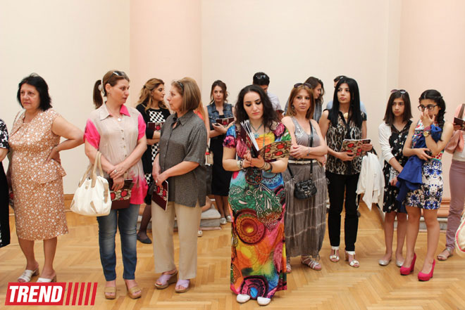 В Баку открылась выставка гобеленов Семени Гасымзаде: " Это искусство чувства и ощущения" (фото)