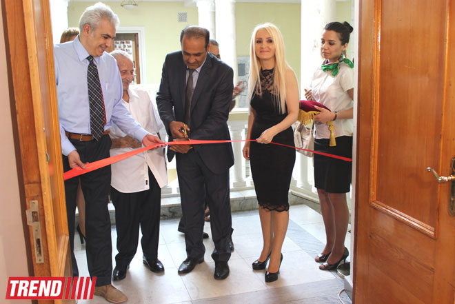 В Баку открылась выставка гобеленов Семени Гасымзаде: " Это искусство чувства и ощущения" (фото)