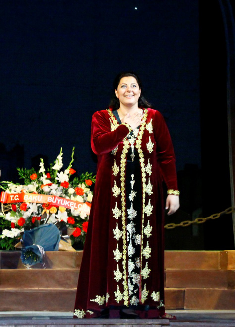 В Баку представлена "Тоска" с участием "золотого сопрано" Турции (фото)