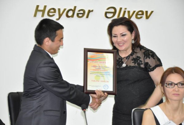 Айбениз Гашимова удостоена почетного диплома Общественного объединения "Молодые реформаторы" (фото)