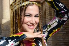 Азербайджанская актриса в узбекском национальном платье - проект в Ташкенте  (фотосессия)