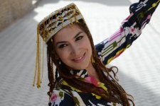 Азербайджанская актриса в узбекском национальном платье - проект в Ташкенте  (фотосессия)