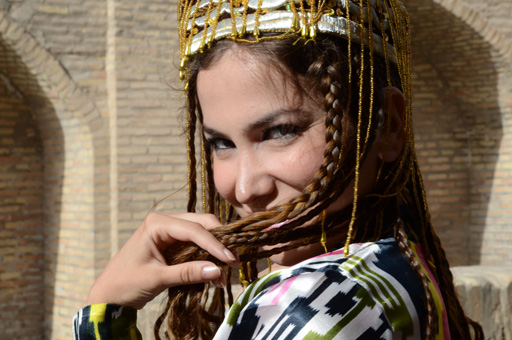 Азербайджанская актриса в узбекском национальном платье - проект в Ташкенте  (фотосессия)