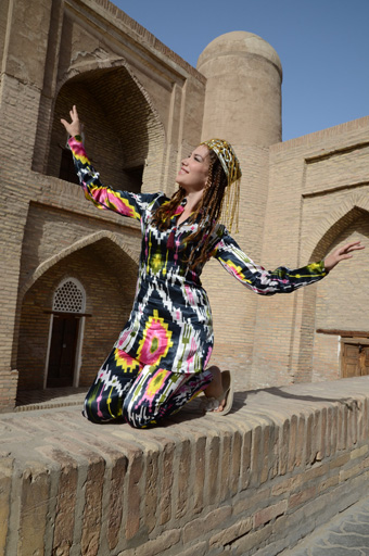Азербайджанская актриса в узбекском национальном платье - проект в Ташкенте  (фотосессия)