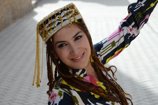 Азербайджанская актриса в узбекском национальном платье - проект в Ташкенте  (фотосессия)