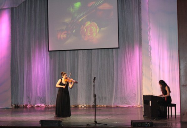 В Азербайджане прошла торжественная церемония награждения победителей Олимпиады по русскому языку и литературе (фото)