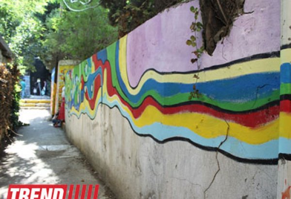 Пространство Современного Искусства YARAT! представило проект YARd ArT (фото)