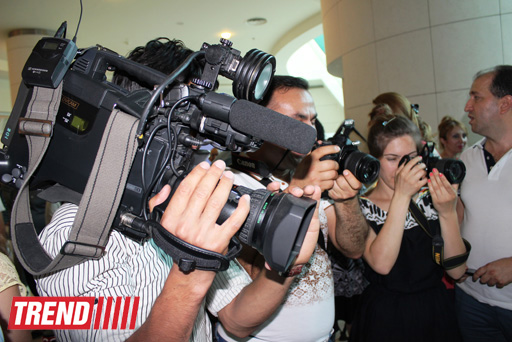 Ганира Пашаева и Тунзаля Агаева представили альбом и провели автограф-сессию (фото)