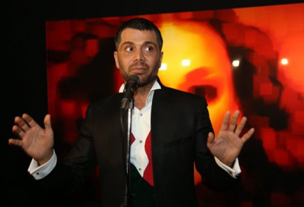 В Москве и Екатеринбурге прошла выставка стилиста Аслана Ахмадова "Red"(фото)