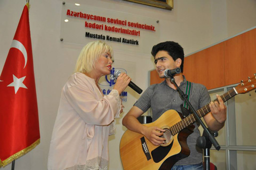 Баку стал бесподобно красивым городом - Ажда Пеккан (фотосессия)