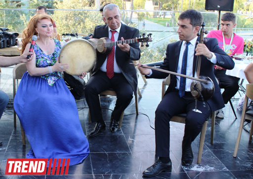 Ажда Пеккан удостоена в Баку  награды "За многолетнюю творческую деятельность, развитие культуры и благотворительность" (фото)