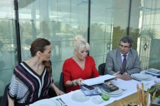 Ажда Пеккан удостоена в Баку  награды "За многолетнюю творческую деятельность, развитие культуры и благотворительность" (фото)