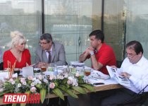 Ажда Пеккан удостоена в Баку  награды "За многолетнюю творческую деятельность, развитие культуры и благотворительность" (фото)