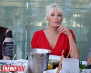 Ажда Пеккан удостоена в Баку  награды "За многолетнюю творческую деятельность, развитие культуры и благотворительность" (фото)