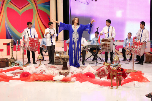 Известная украинская танцовщица в азербайджанском национальном костюме: "Очарована Баку" (фото)