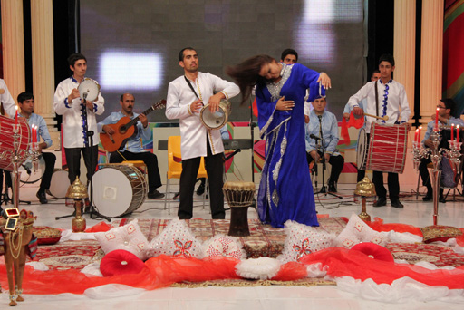 Известная украинская танцовщица в азербайджанском национальном костюме: "Очарована Баку" (фото)