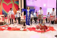 Известная украинская танцовщица в азербайджанском национальном костюме: "Очарована Баку" (фото)