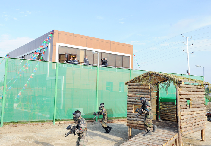 Президент Азербайджана ознакомился с Агстафинским пейнтбольным и стрелковым центром (ФОТО)