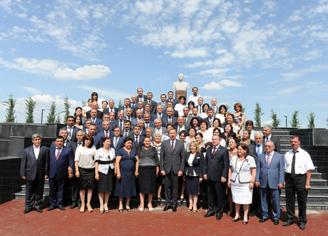 Президент Ильхам Алиев: Предпринимательство в Азербайджане стремительно развивается (ФОТО)