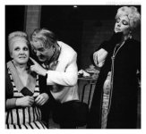 В Омске поставили памятник актрисе из Баку - первой супруге Михаила Пуговкина (фото)