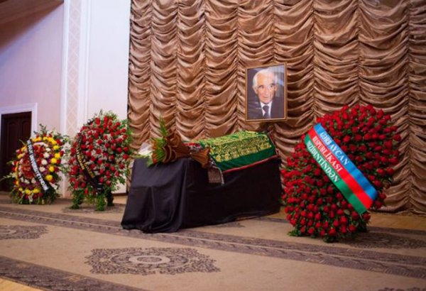 Уход из жизни Гюльгусейна Гусейноглу является утратой не только для литературы - Анар