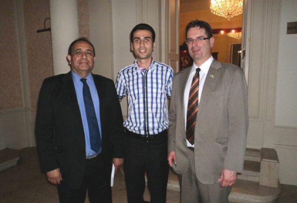 В Будапеште открылась выставка Чингиза Мехбалыева "Раскрашивая вашу жизнь" (фото)