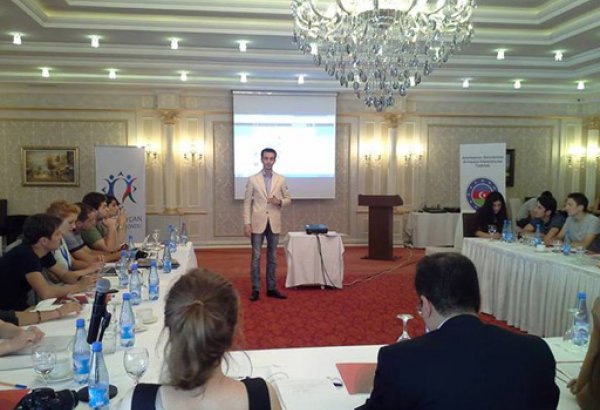 Телеведущий Джейхун Али рассказал о мастер-классе для молодых политиков (фото)