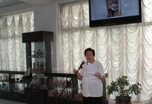 В Баку прошел творческий вечер поэтессы и художницы Валентины Эфендиевой (фото)