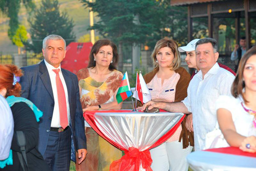 Азербайджанская кухня представлена на фестивале "Деде Горгуд" в Турции (фото)