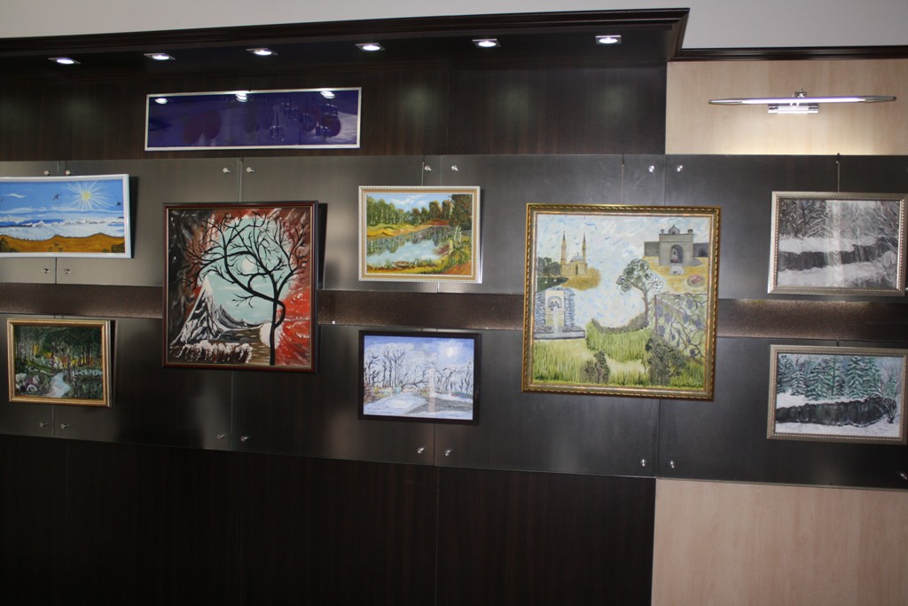 В Баку прошел творческий вечер поэтессы и художницы Валентины Эфендиевой (фото)