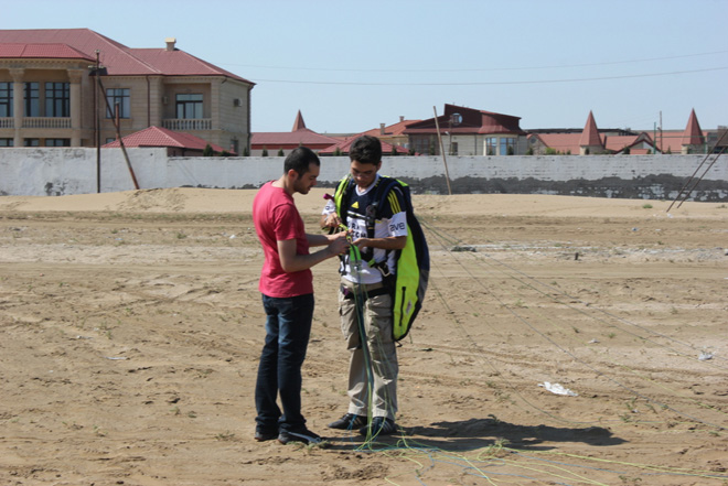 Полет на параплане на побережье Каспийского моря в Баку (фотосессия)