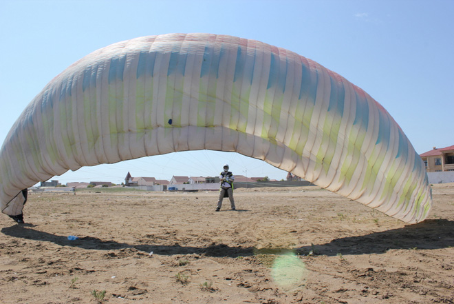 Полет на параплане на побережье Каспийского моря в Баку (фотосессия)