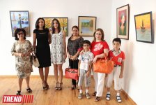 В Баку открылась выставка Наргиз Бабаевой "Вдохновение": "На холсте можно остановить время" (фотосессия)