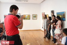 В Баку открылась выставка Наргиз Бабаевой "Вдохновение": "На холсте можно остановить время" (фотосессия)