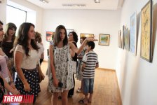 В Баку открылась выставка Наргиз Бабаевой "Вдохновение": "На холсте можно остановить время" (фотосессия)