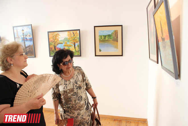 В Баку открылась выставка Наргиз Бабаевой "Вдохновение": "На холсте можно остановить время" (фотосессия)