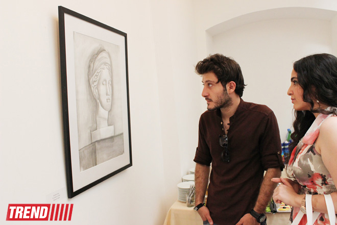 В Баку открылась выставка Наргиз Бабаевой "Вдохновение": "На холсте можно остановить время" (фотосессия)