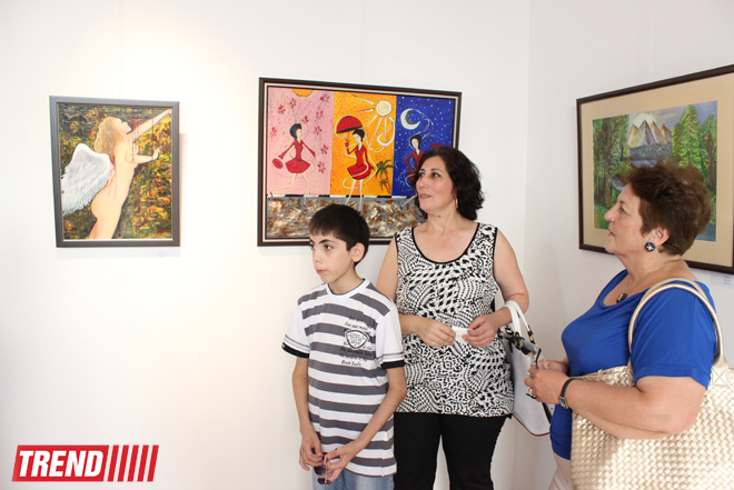 В Баку открылась выставка Наргиз Бабаевой "Вдохновение": "На холсте можно остановить время" (фотосессия)