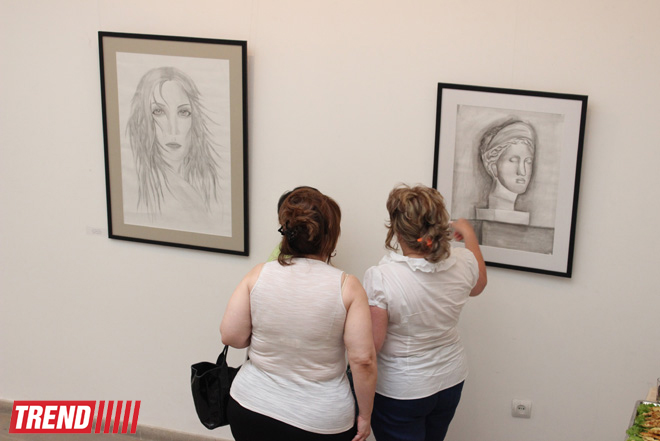 В Баку открылась выставка Наргиз Бабаевой "Вдохновение": "На холсте можно остановить время" (фотосессия)
