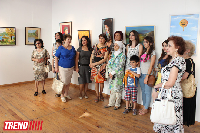 В Баку открылась выставка Наргиз Бабаевой "Вдохновение": "На холсте можно остановить время" (фотосессия)