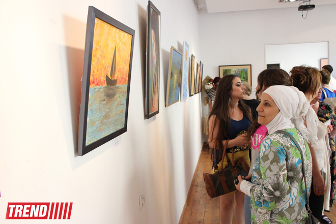 В Баку открылась выставка Наргиз Бабаевой "Вдохновение": "На холсте можно остановить время" (фотосессия)